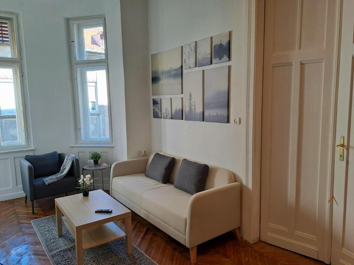 Emerald Apartment Budapeste Exterior foto